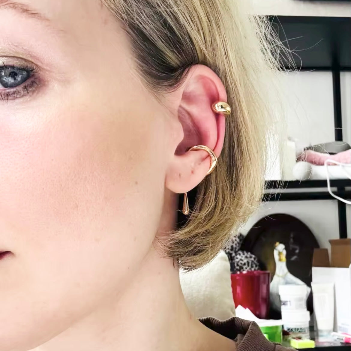 No Piercing Ear Cuff with Teardrop in Gold