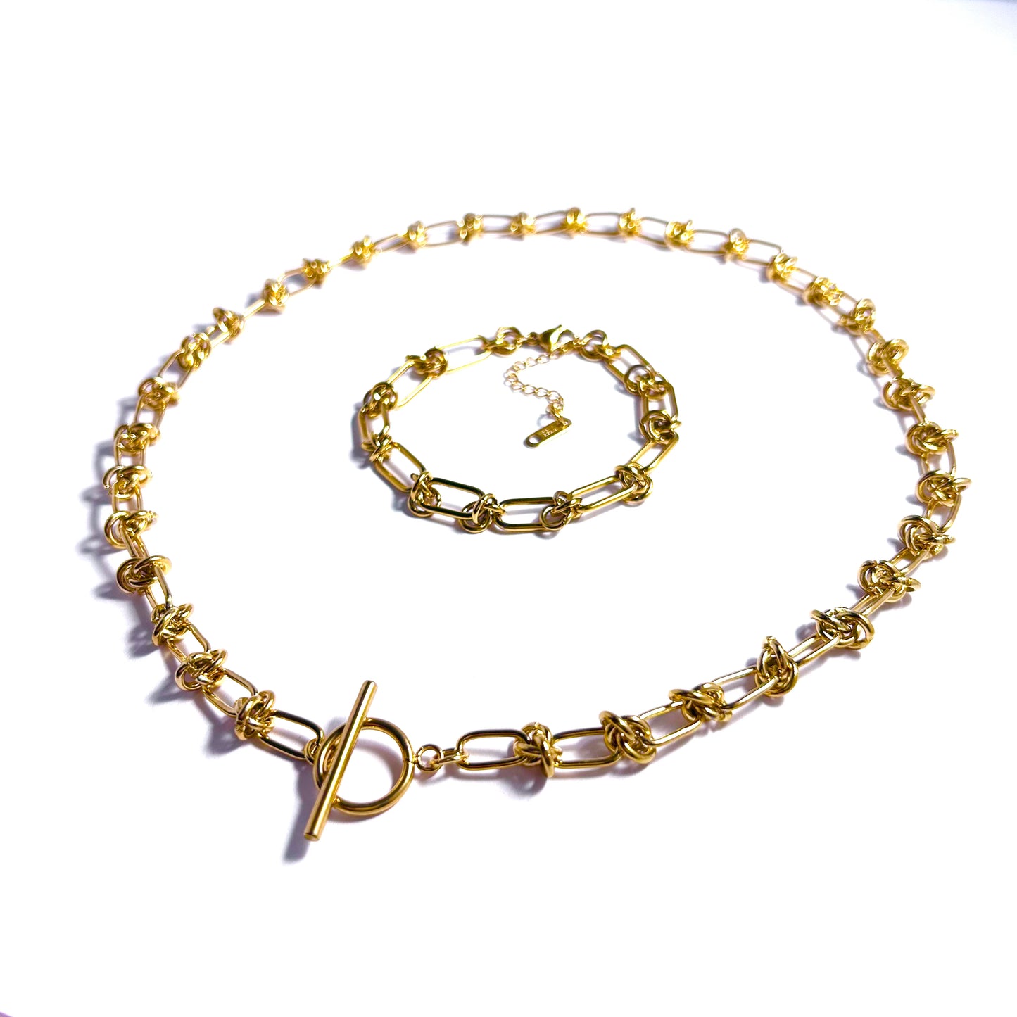 Knot Chain Bracelet in Gold