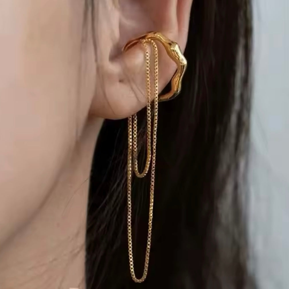 No Piercing Ear Cuff with Chains in Gold
